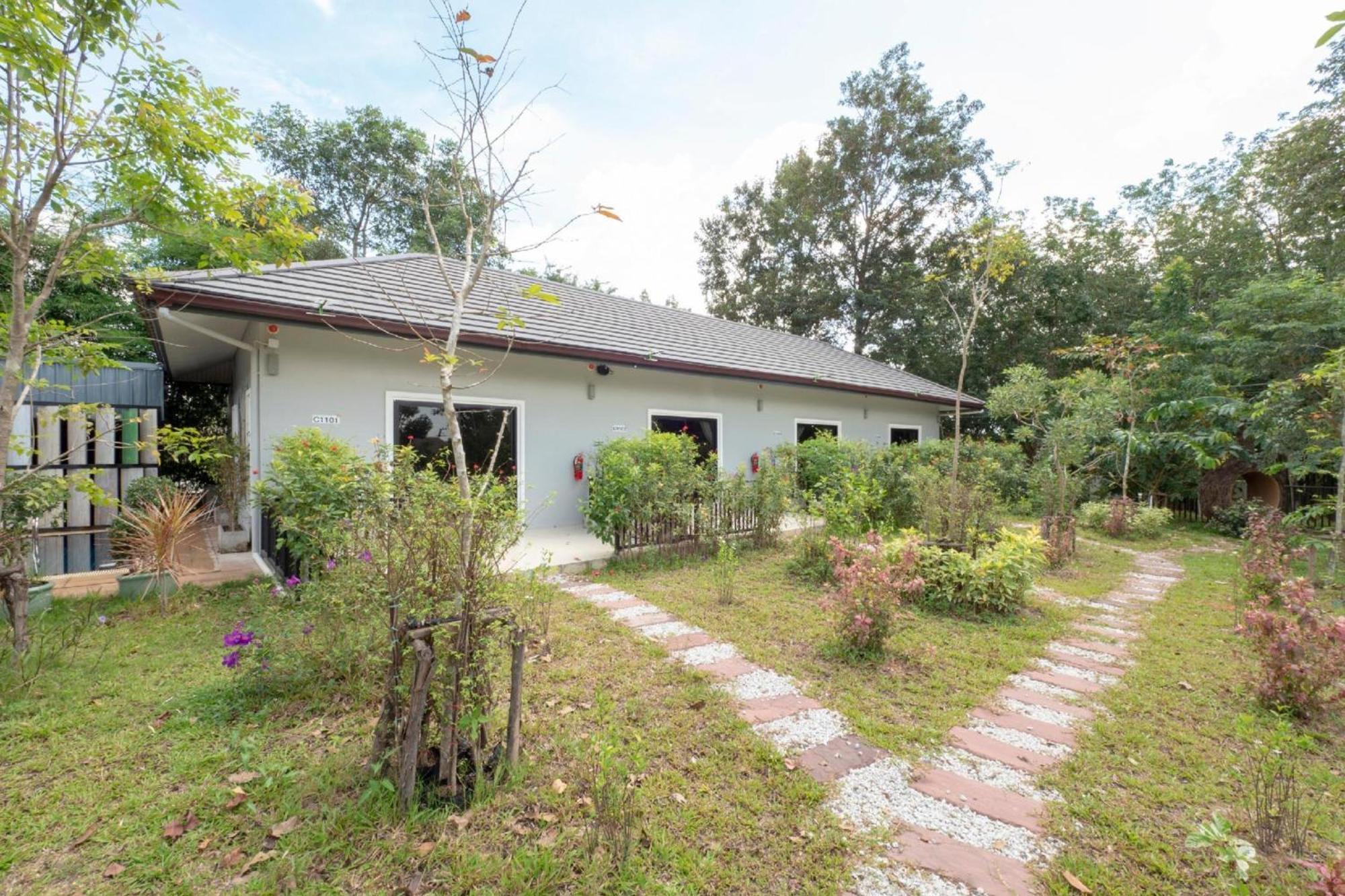 Capital O 75378 Thawapee Resort 라용 외부 사진